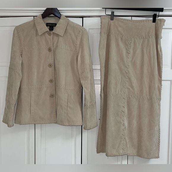 GENTLY USED CANYON ROAD BEIGE SIZE MEDIUMSKIRT SET